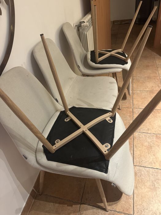 9 cadeiras em tecido