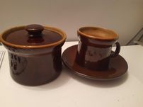 Brazowa porcelana z PRL filiżanki, tależyki, cukiernica
