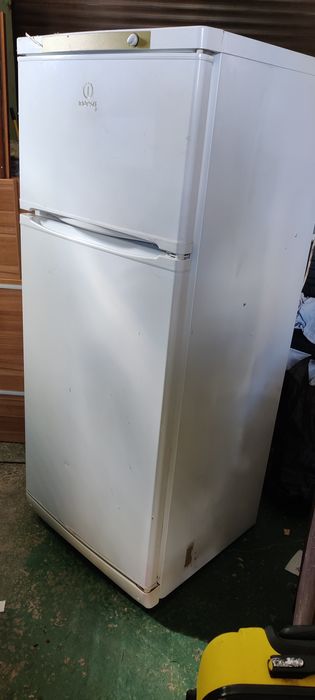 Продам холодильник Indesit