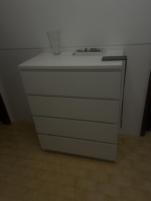 2 Comodas ikea uma de 4 e 3 gavetas