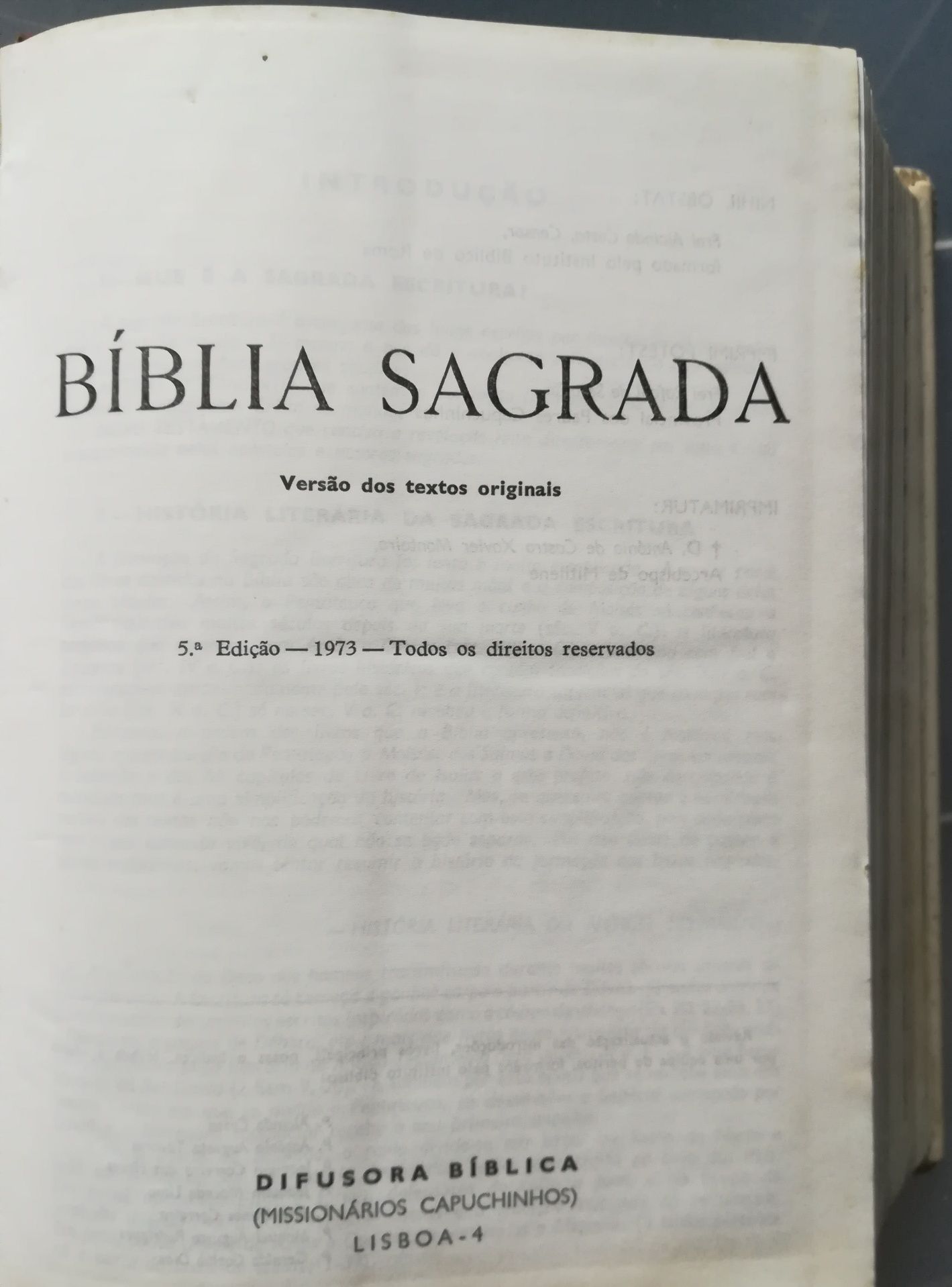 Bíblia  Sagrada                          .