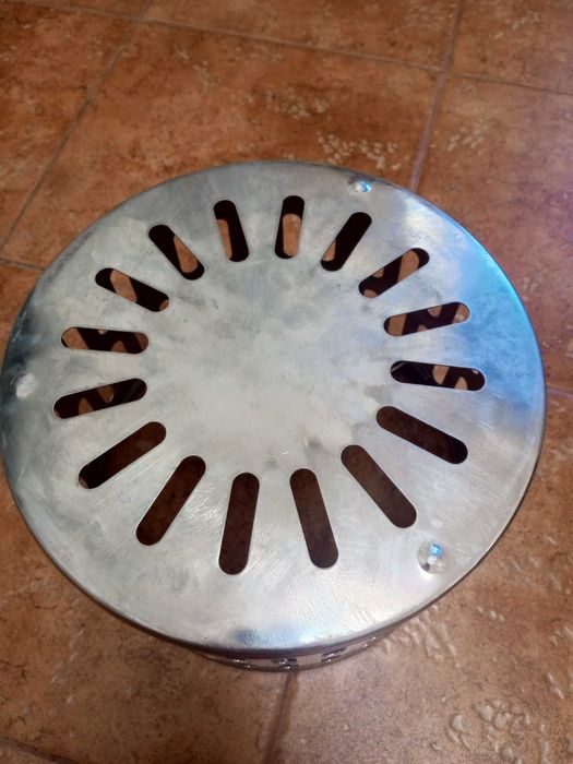 Продаю контейнер для преса з нержавіючої сталі у відмінному стані.