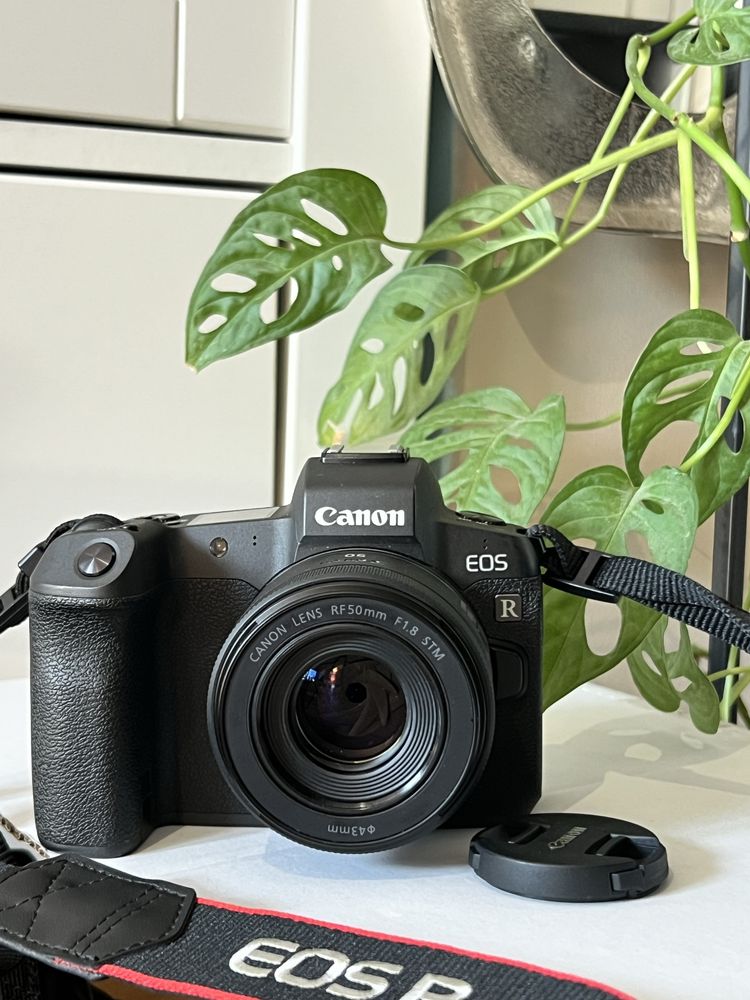 Canon EOS R z obiektywem 50mm F1.8 z ładowarką