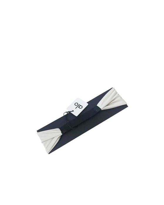 Повязка Alo Yoga Performance Conquer Headband White