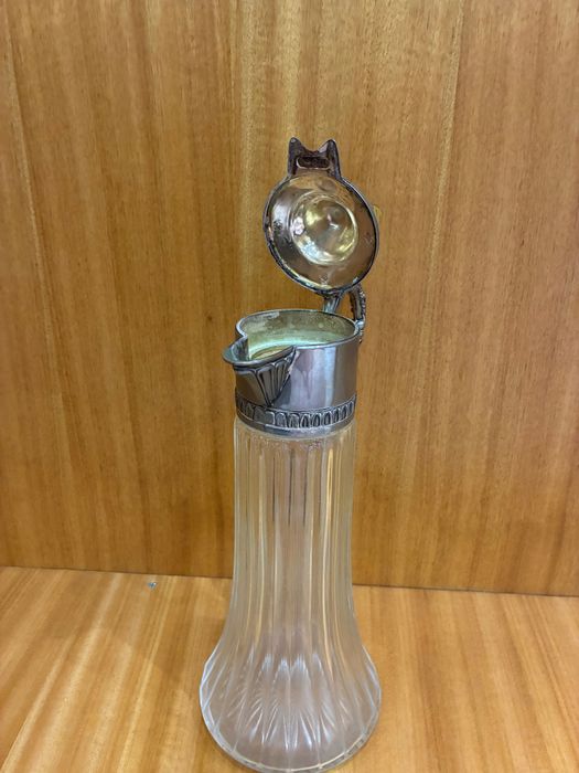 Garrafa de cristal com tampa de casquinha