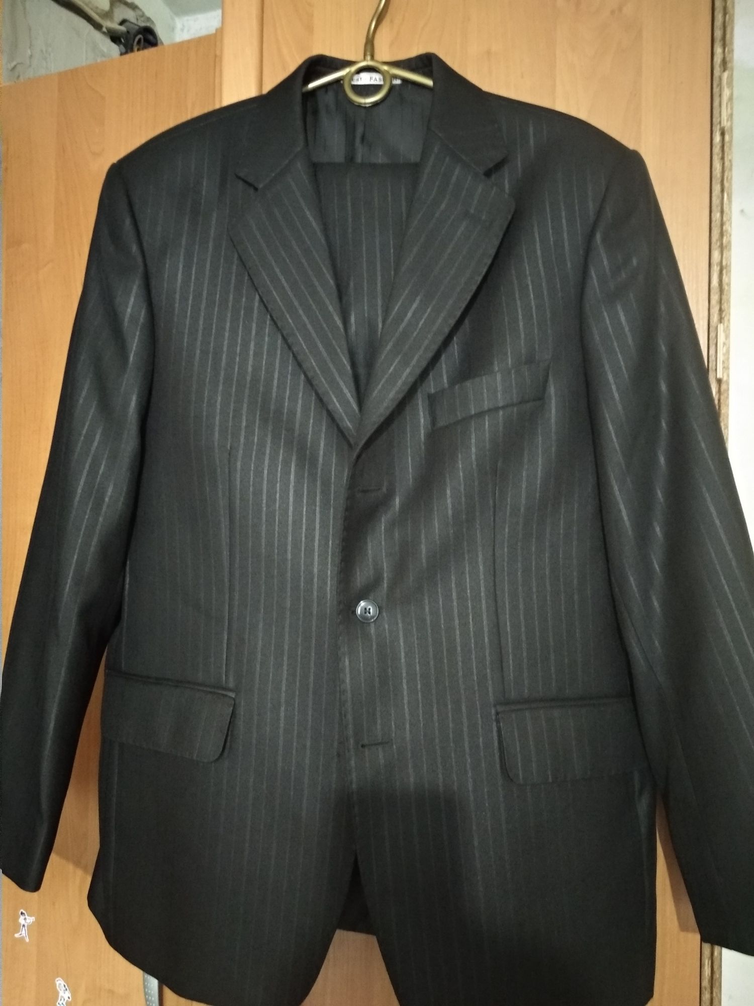 Продам костюм р.50-52