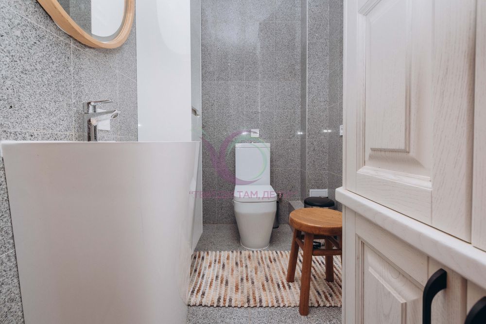 Здається в оренду будинок на 3 поверхи по вул. Достоєвського