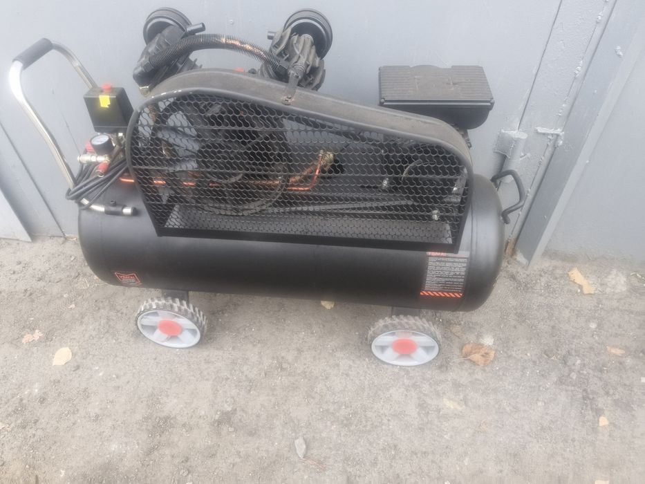 Продам компресор 100л.Дніпроем.