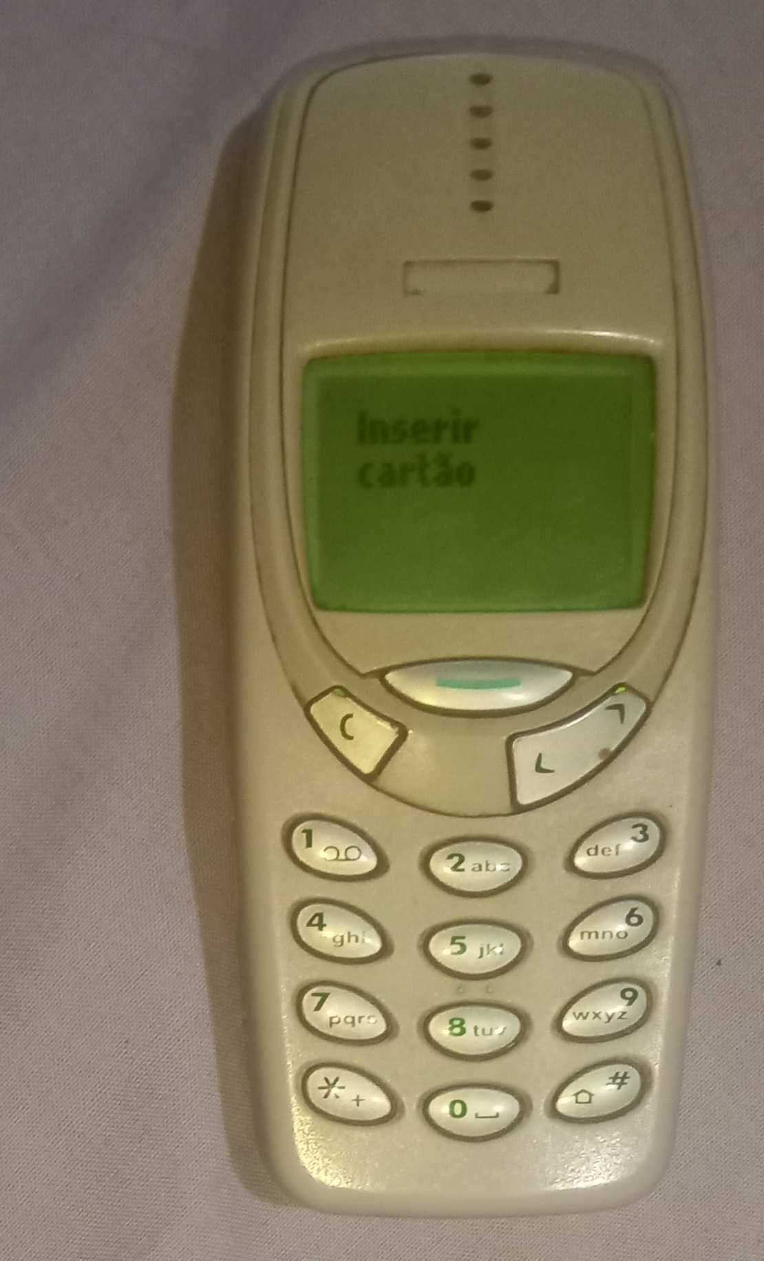 4 Telemóveis Nokia a funcionar.