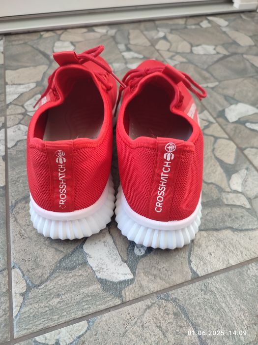 Кросівки чоловічі  ізіки 45р нові