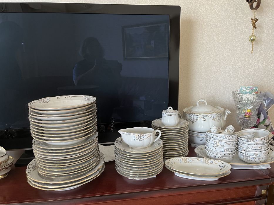 Продам сервіз «незабудка» б/у стан ідеальний ( стояв у серванті)