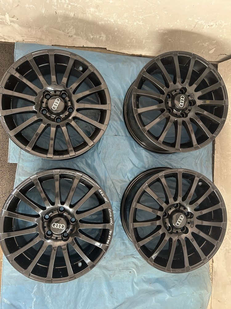 132 Felgi Aluminiowe AUDI R 16 5x112 otwór 57,1 Bardzo Ładne Czarne