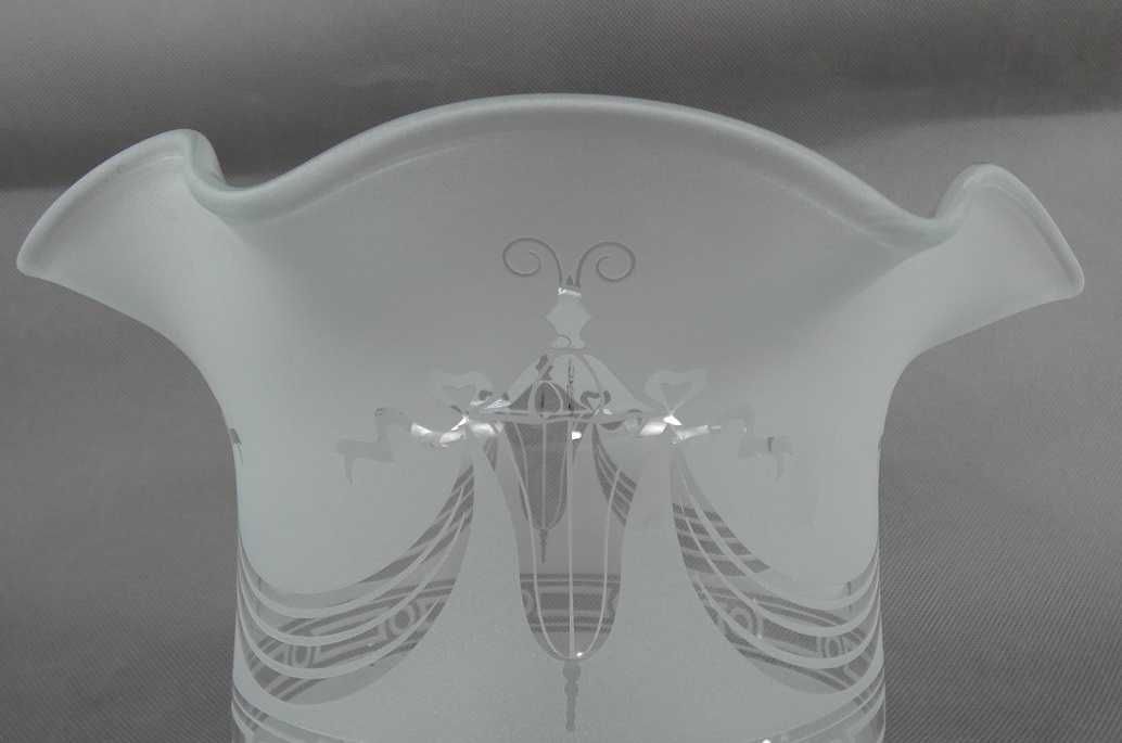 Biały TULIPAN klosz LAMPA NAFTOWA secesja 8,6 cm