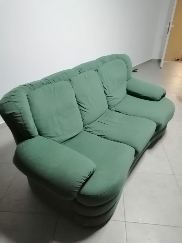 Sofá-cama verde para 3 pessoas
