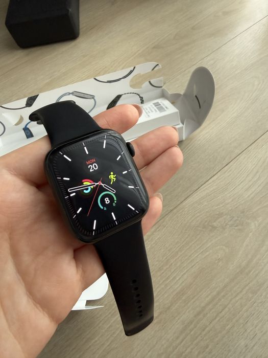 Apple watch series 7 gps 45 mm годинник