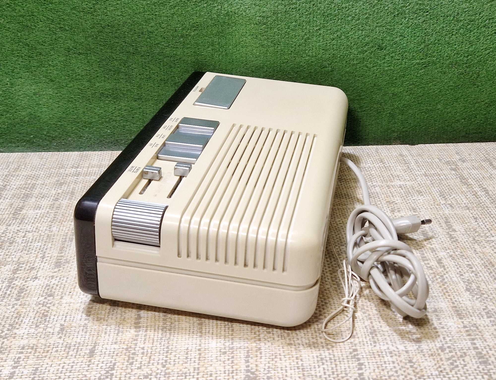 Stary radiobudzik Blaupunkt Mega Clock U108