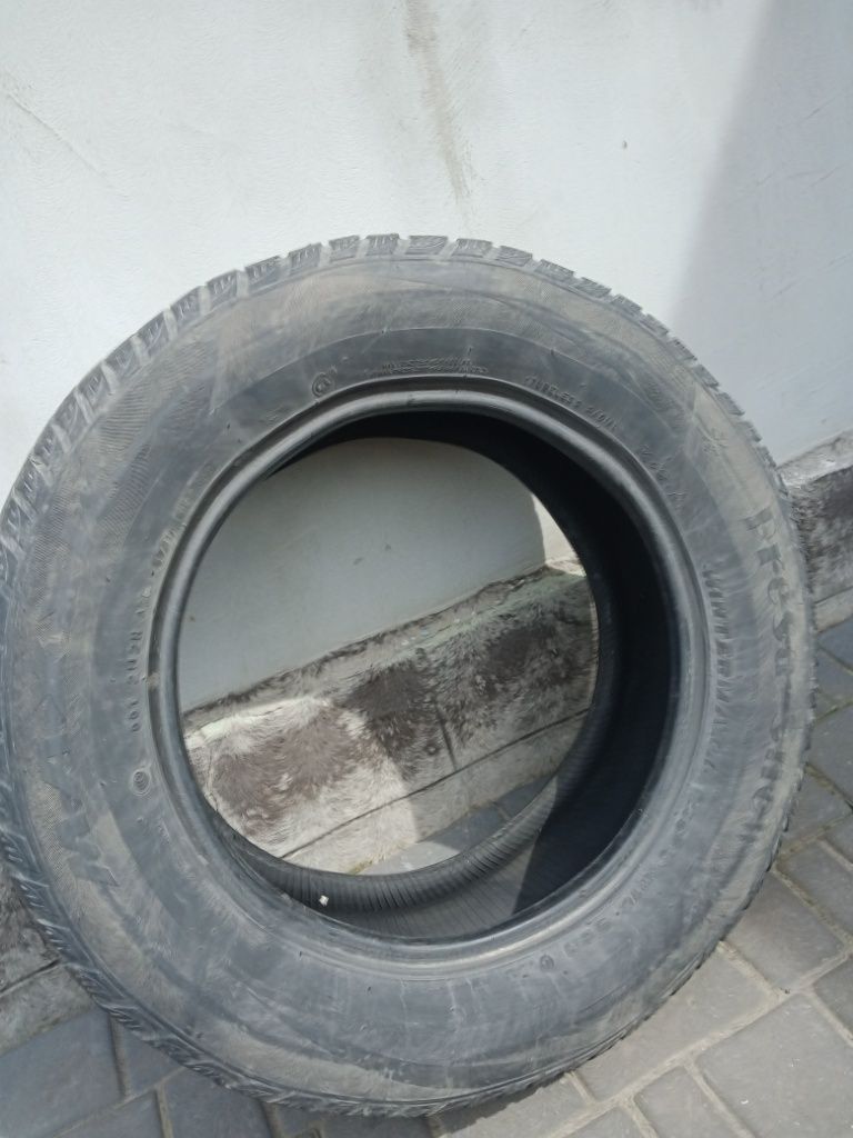 Продам шини 215*65r16