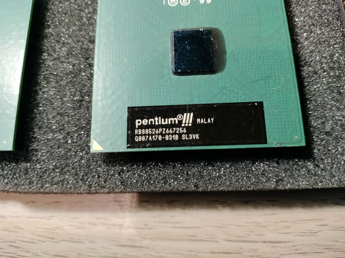 3 Procesory Pentium 3 i Celeron