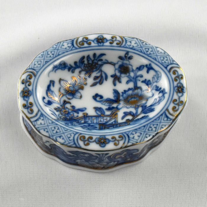 Saleiro bordo recortado porcelana decoração azul e dourados