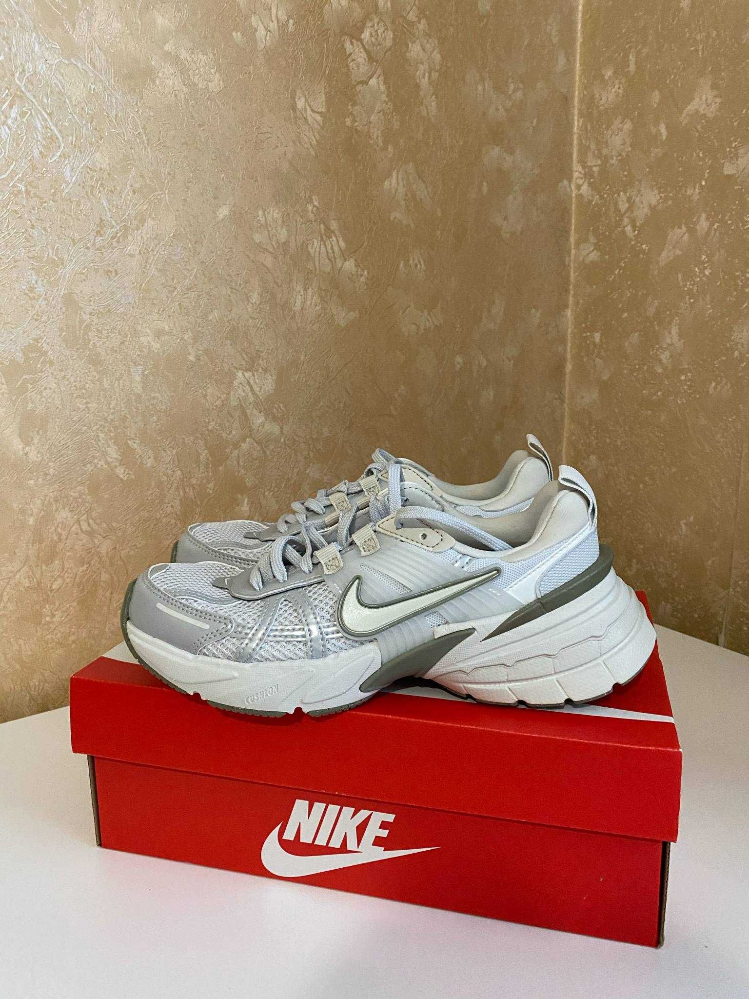 Кросівки Nike W V2K Run