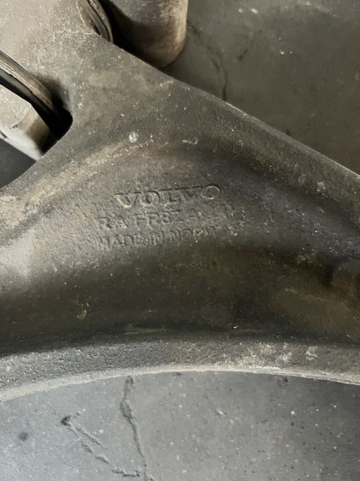 Ричаг правий передній нижній Volvo XC90 ll