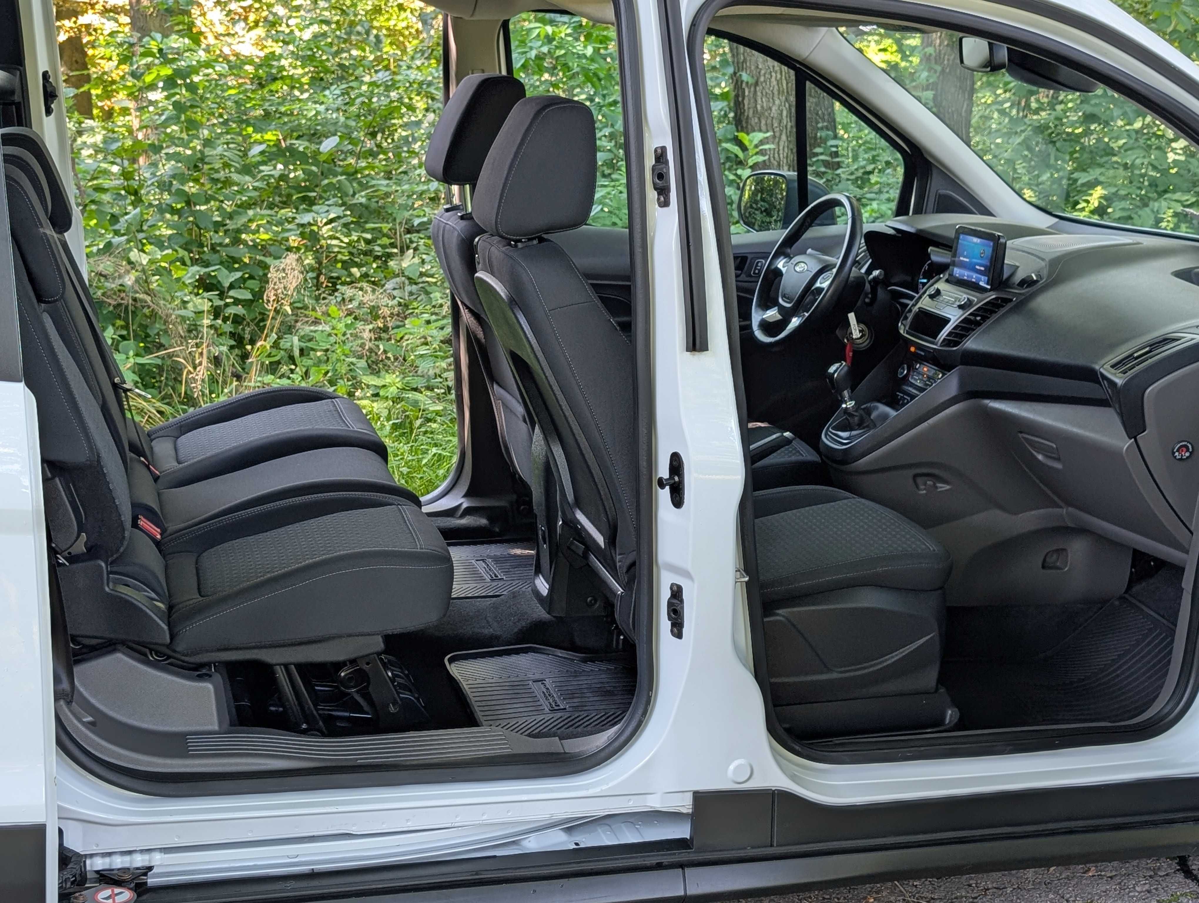 Ford Tourneo Connect jedna z bogatszych wersji,kamera,tempomat itp.