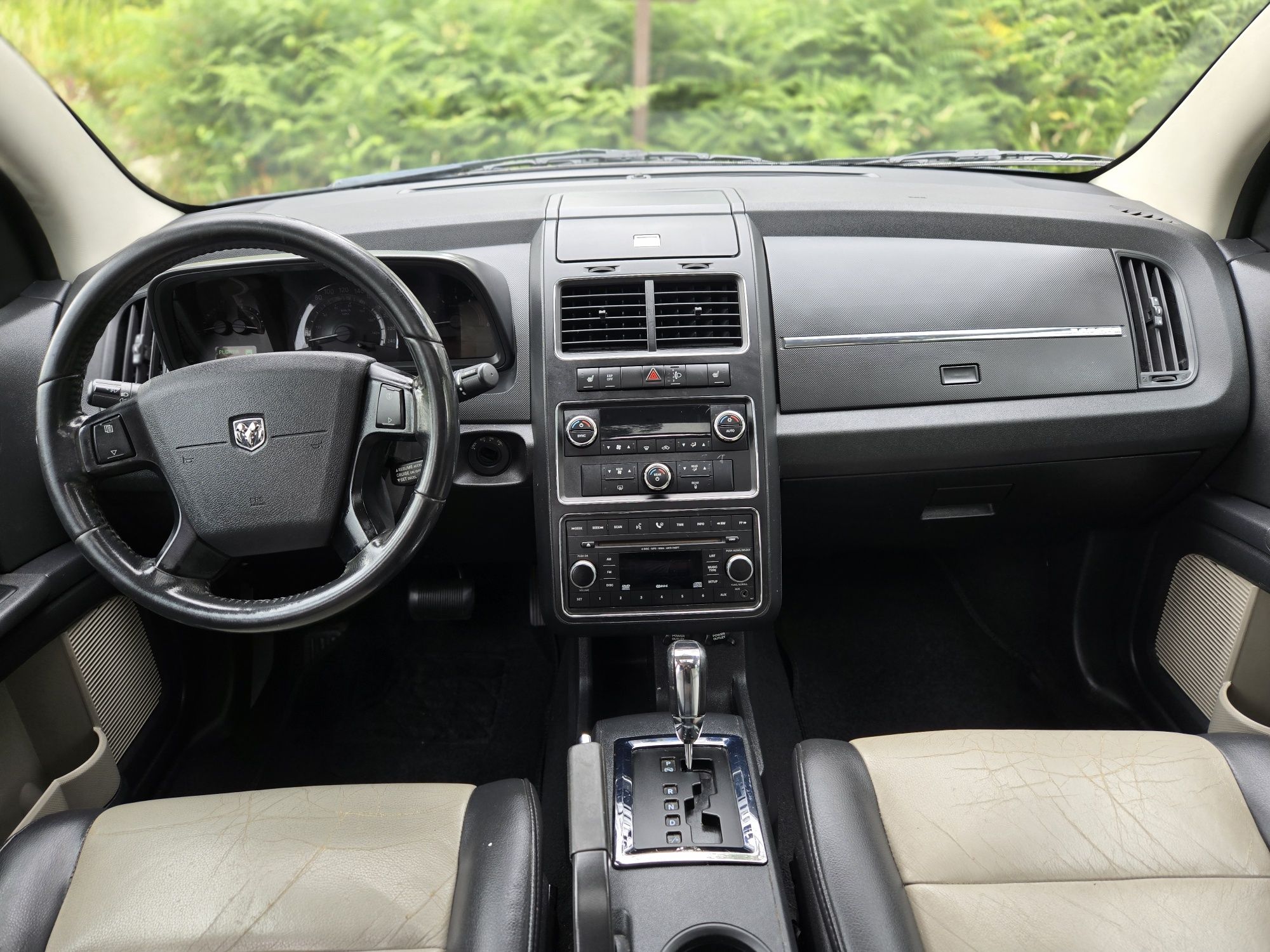 Automática, 7 lugares. Carro muito novo pronto para viajar .
