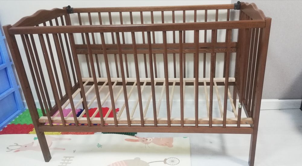 Дитячє ліжко дерев'яне