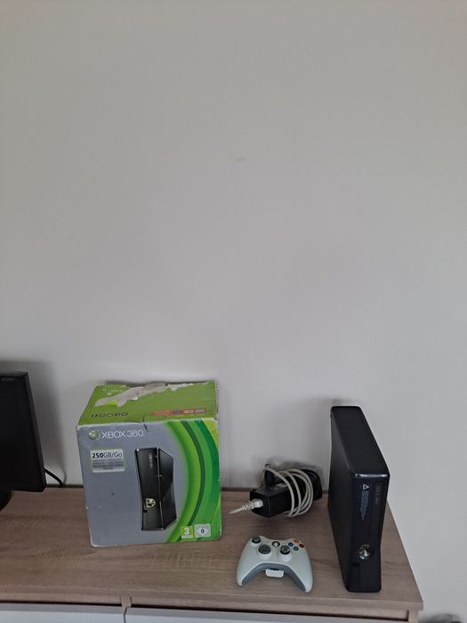 Konsola XBOX 360 RGH Slim 250GB +Pudełko