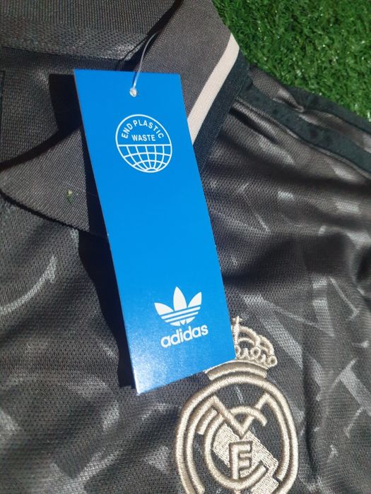 Camisola de Álvaro Carreras inspirada na do real madrid