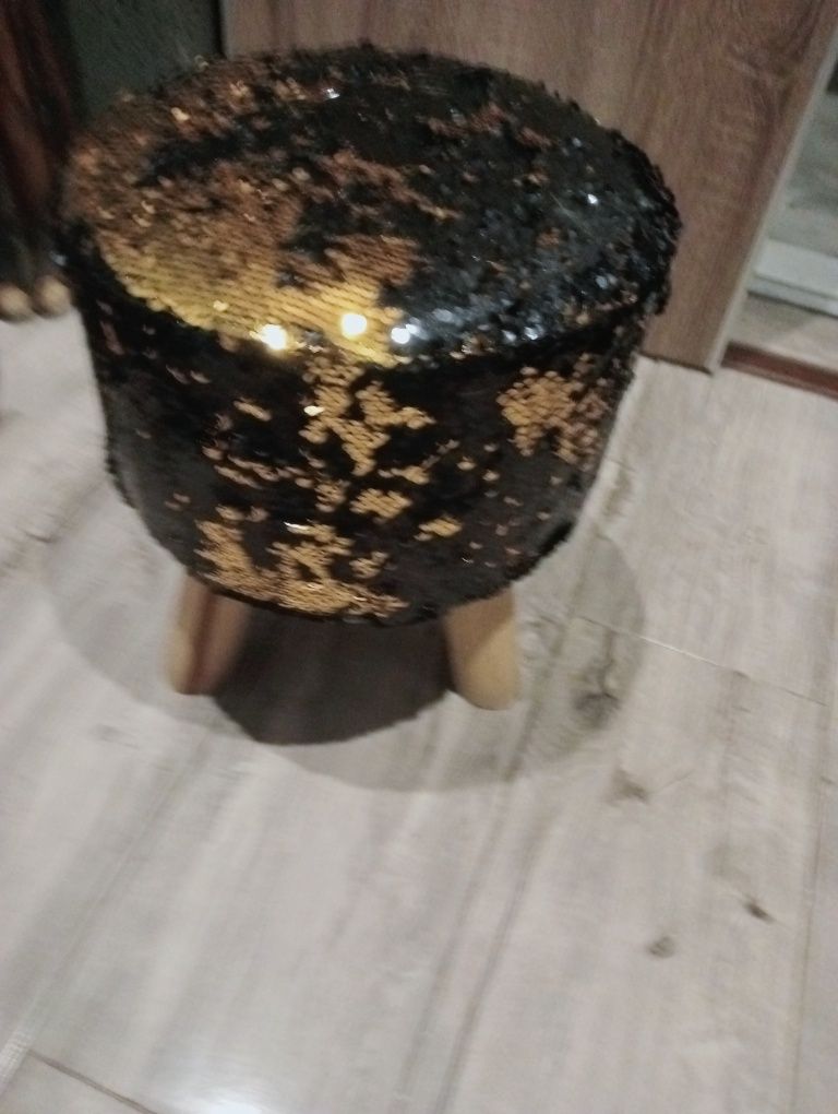 Krzesełko czarno- złote