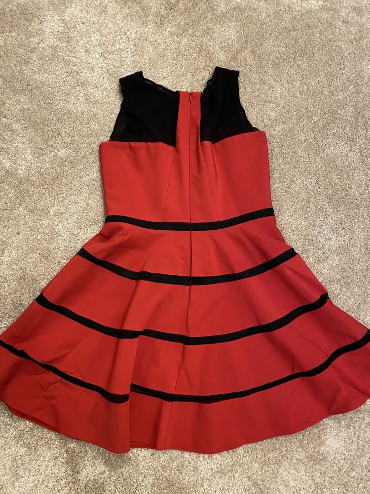 Sukienka czerwono czarna