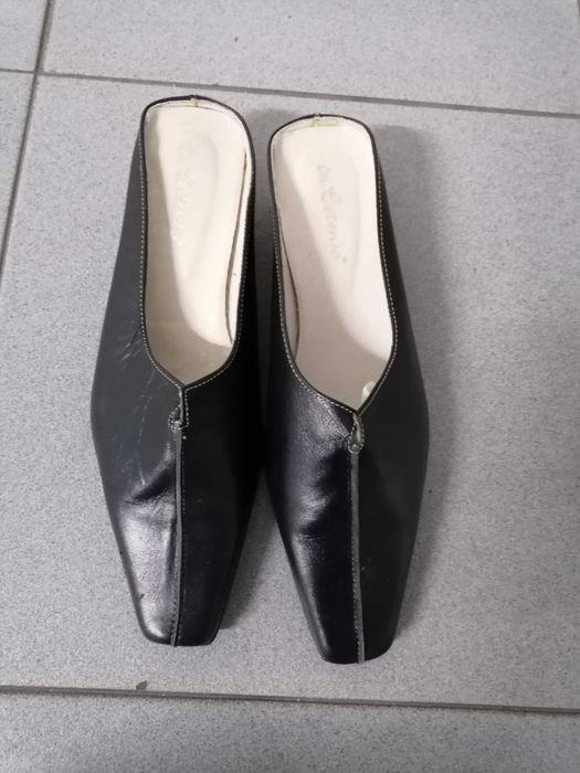 Sapatos em bom estado pretos