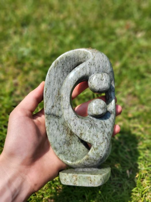 Abstrakt figurka z kamienia