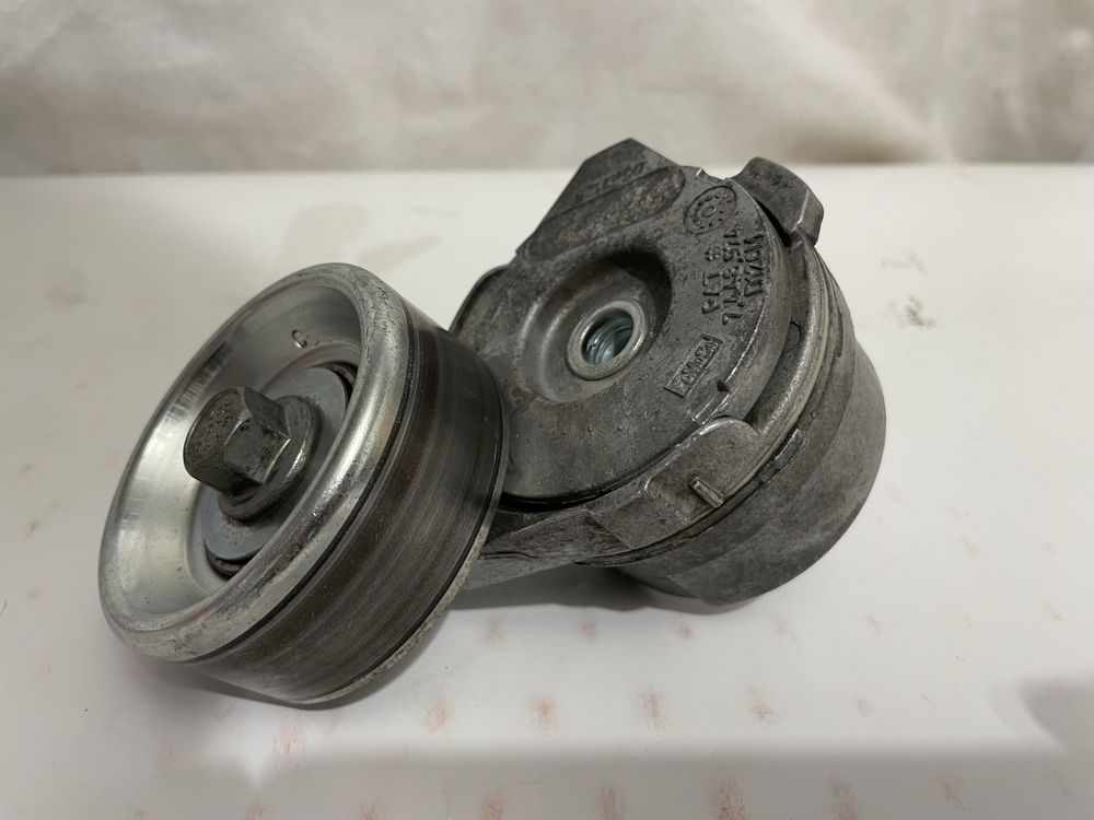 Ford Mustang 6 VI N570A 5.0 V8 napinacz paska klinowego wielorowkowego