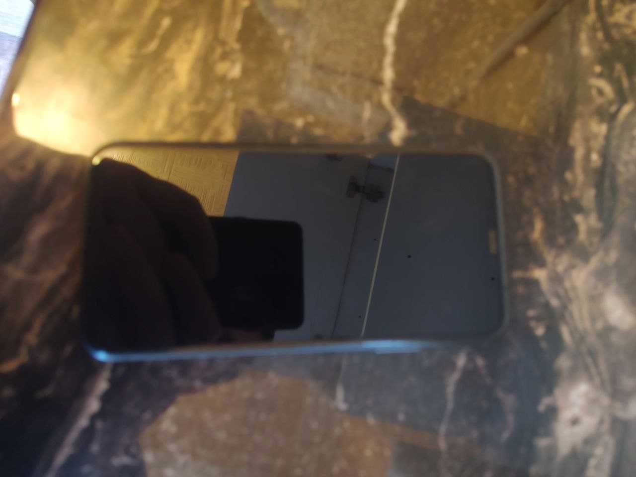 Продам 11 айфон под восстановление