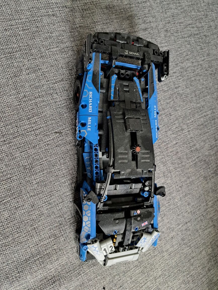 Lego samochód czarno niebieski
Mam pudełko jest jak n