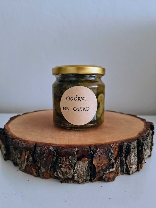 Zestaw przetwory na imprezę: ogórki kiszone i smalczyk