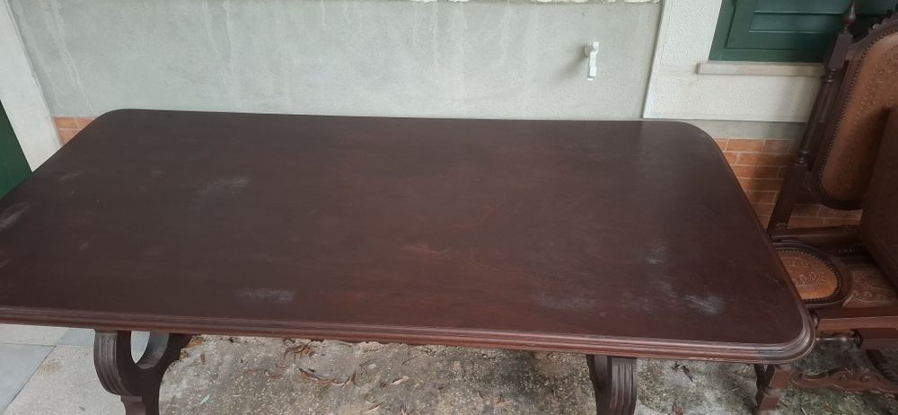 Mesa e 6 cadeiras, estilo antigo