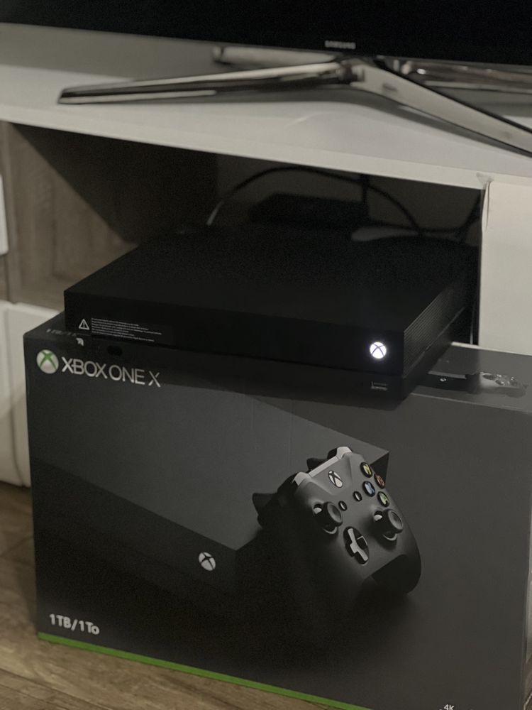 Xbox One X 1TB + czarny pad