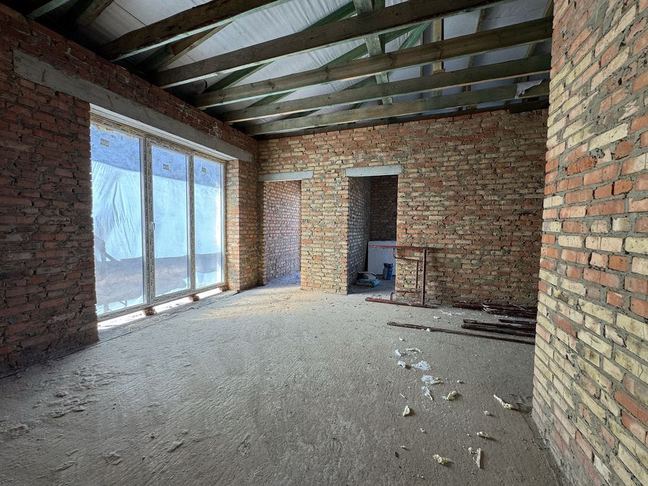 Продам котедж з комунікаціями на 3 кімнати+ділянка 2,5 сот