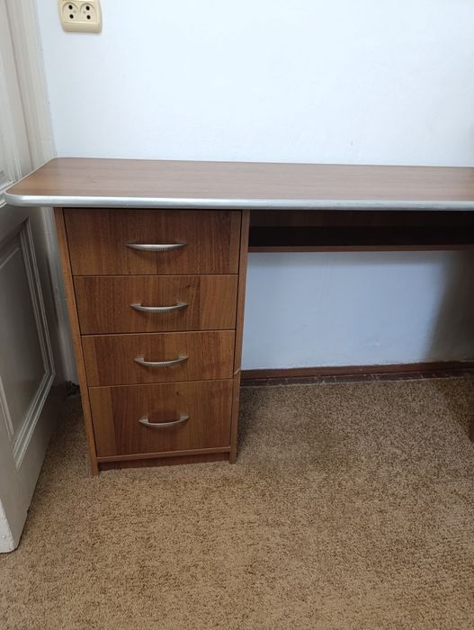 Продам письмовий стіл у відмінному стані