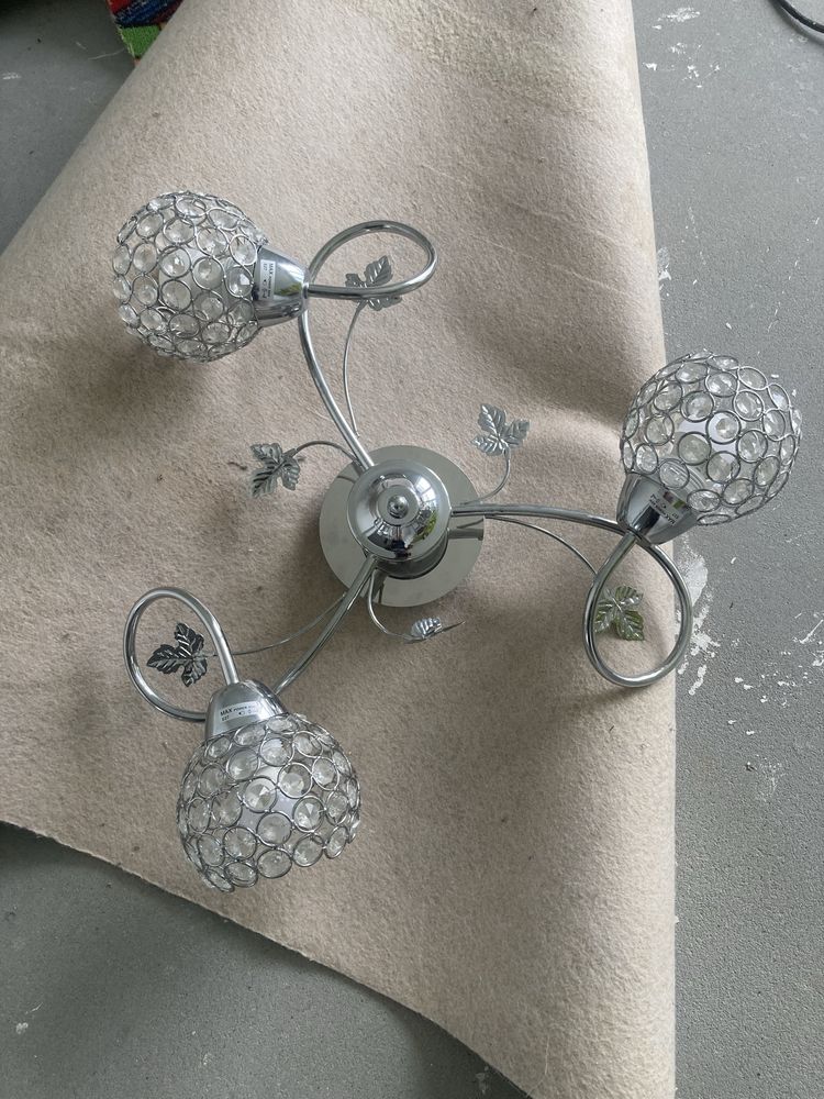 Lampa do salonu stan idealny