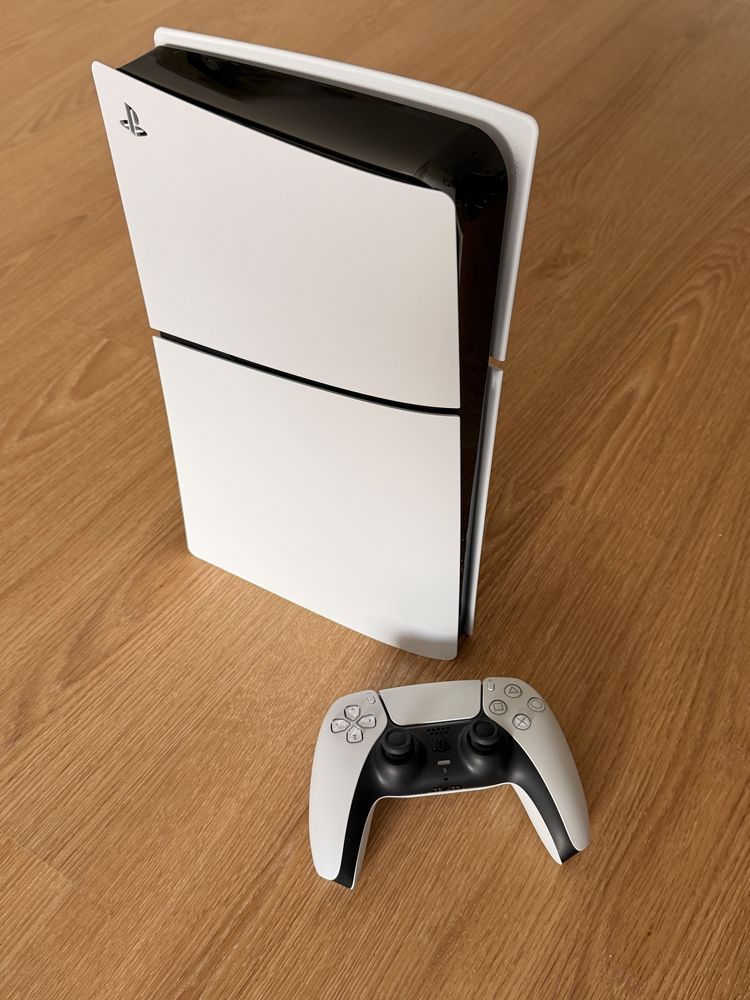 PS5 Digital Edition 1TB + 5 Jogos