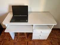Secretaria com gavetas