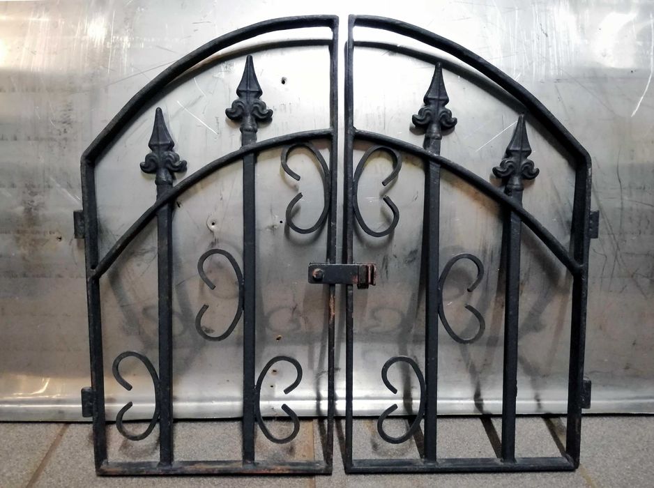 Drzwiczki otwierane kraty stalowe do okienka kominka dekoracji 53 x 48