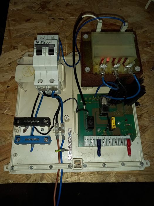 Quadro eléctrico 220 com transformador a 12v para caravana ou autocara