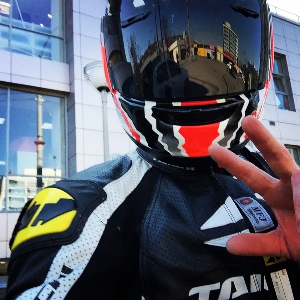 Продам мотошолом Arai  б/у в дуже гарному стані  10 из 10