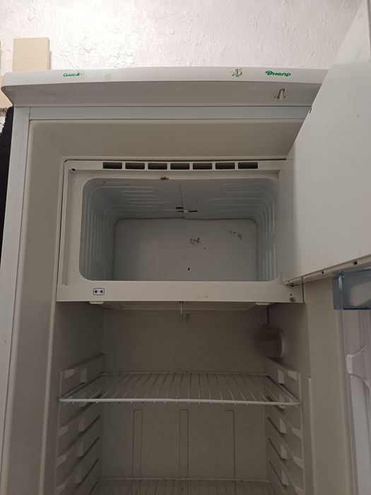 Продам холодильник під ремонт Днепр класс А