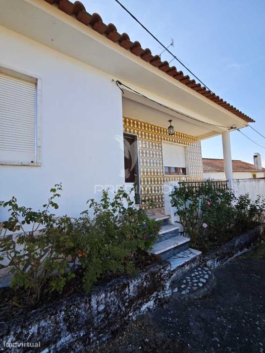 Casa de Campo ( Peral / Proença-a-Nova- Castelo Branco ) T6 de 92m2...